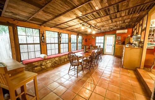 San Angelo Bed & Breakfast | Art Center Inn: Exceptional Stay with In-House Dining