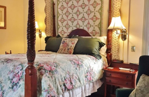 Chesapeake City Bed & Breakfast | Cozy Inn At The Canal Bed & Breakfast with Family-Friendly Amenities