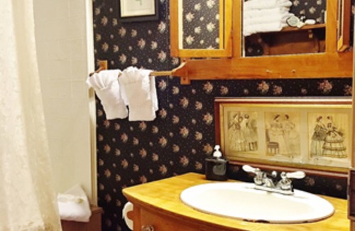 Chesapeake City Bed & Breakfast | Cozy Inn At The Canal Bed & Breakfast with Family-Friendly Amenities