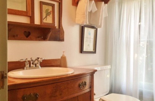 Chesapeake City Bed & Breakfast | Cozy Inn At The Canal Bed & Breakfast with Family-Friendly Amenities