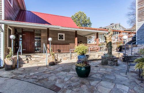 Johnson Hotel | Top-Rated Inn at the Mill: Family-Friendly & Accessible Stay