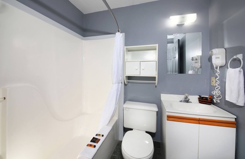 Bayview Hotel | Relax at the Inn at the Pier: Family-Friendly Amenities Await