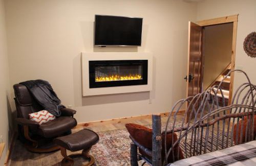 Schofield Bed & Breakfast | Experience Inn at the River: Breakfast & Hot Tub Bliss