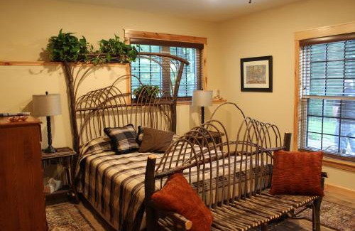 Schofield Bed & Breakfast | Experience Inn at the River: Breakfast & Hot Tub Bliss