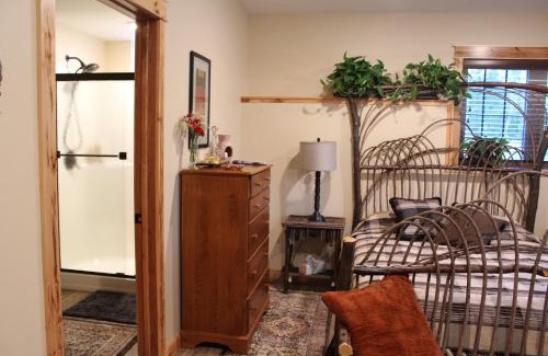 Schofield Bed & Breakfast | Experience Inn at the River: Breakfast & Hot Tub Bliss