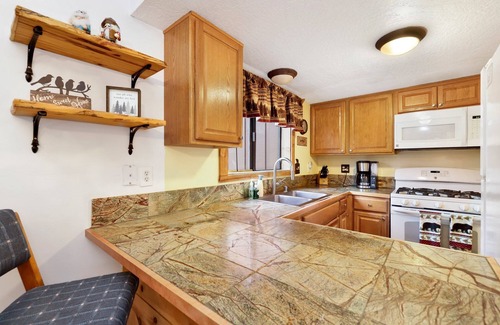 Eagle Mountain Estates Cabin | Discover INN Between Pines: Oceanfront Getaway Awaits