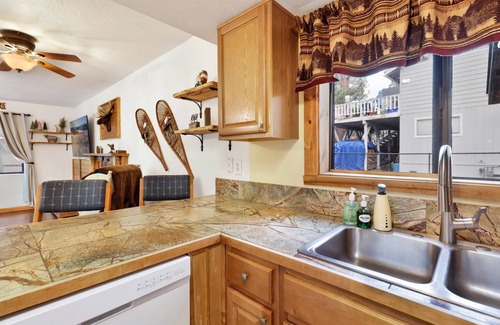 Eagle Mountain Estates Cabin | Discover INN Between Pines: Oceanfront Getaway Awaits