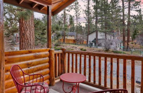 Eagle Mountain Estates House | Eco-Friendly Inn Between Pines with Hot Tub & Pool Access