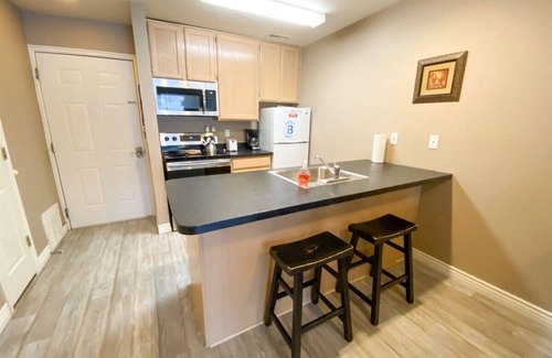 Harbor Village Condo | Cozy Inn Building Condo #110: Pet-Friendly & Spa Amenities