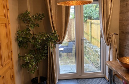 Riverside Apartment | Relax at Inn Cardiff: Spa, Breakfast & Family-Friendly Stay