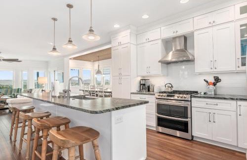 Flora's Bluff House | Pet-Friendly Inn Denial with Ocean View & Child-Friendly Stay