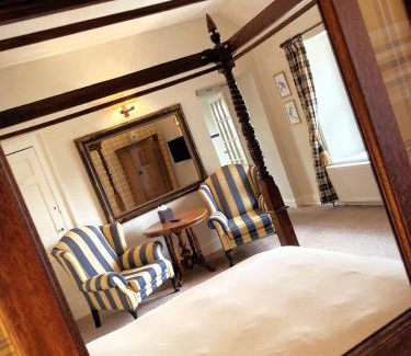 Windrush Hotel | Guest Rated: Inn for All Seasons with Pet-Friendly Amenities