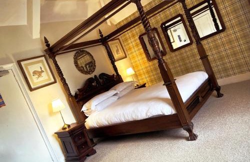 Windrush Hotel | Guest Rated: Inn for All Seasons with Pet-Friendly Amenities