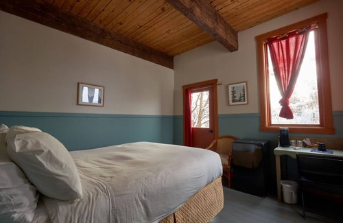 Winthrop House | Cozy Inn in Winthrop: Enjoy AC, WiFi & Nearby Attractions