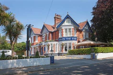 Canford Cliffs Hotel | Pet-Friendly Inn in the Park with Family Amenities