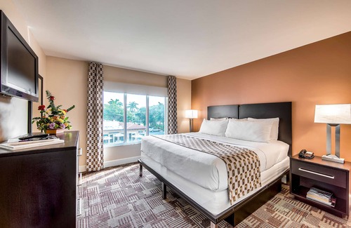Park Shore Hotel | Relax at the Inn of Naples: Pool, Spa & Family Friendly