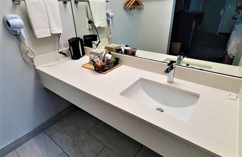 Rockwall Hotel | Cozy Inn of Rockwall: Family-Friendly with Breakfast & Dining