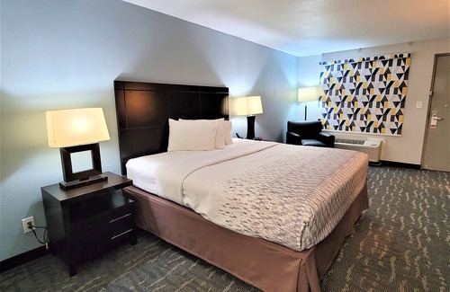 Rockwall Hotel | Cozy Inn of Rockwall: Family-Friendly with Breakfast & Dining