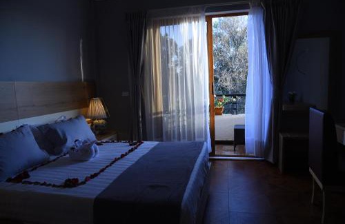 Gondar Hotel | Guest Rated: Inn of the Four Sisters with Breakfast Included