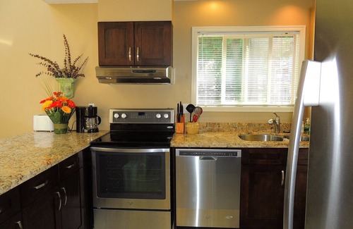 North Oyster Condo | Vancouver Island Waterfront Retreat with Oceanfront Amenities