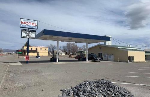 McDermitt Hotel | Pet-Friendly Retreat at Inn On 95 McDermitt