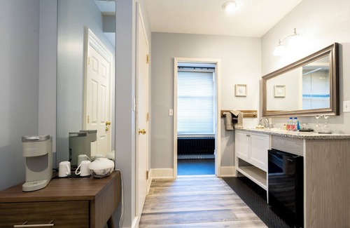 Central Business District Hotel | Top-Rated Inn on Broadway with Family-Friendly Amenities