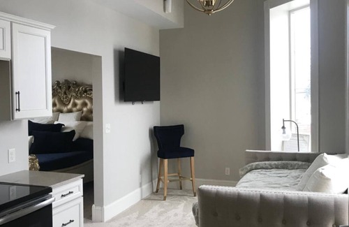 Le Mars Bed & Breakfast | Discover Inn On Central: Rated 9.6/10 with Family Amenities
