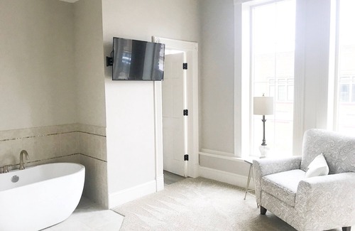 Le Mars Bed & Breakfast | Discover Inn On Central: Rated 9.6/10 with Family Amenities