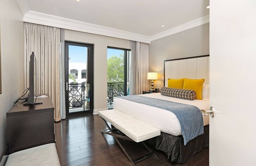 Old Naples Hotel | Relax at Inn on Fifth: Oceanfront Escape with Pool & Spa