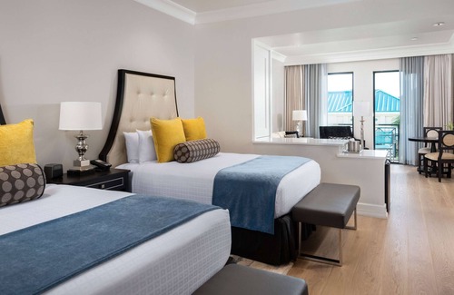 Old Naples Hotel | Relax at Inn on Fifth: Oceanfront Escape with Pool & Spa