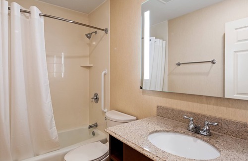 Mansfield Center Hotel | Inviting Inn on Storrs: Family-Friendly with Pool & Spa