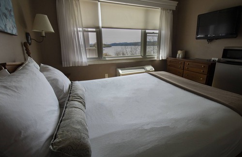 Peekskill Hotel | Cozy Retreat at Inn on the Hudson with Spa & Dining