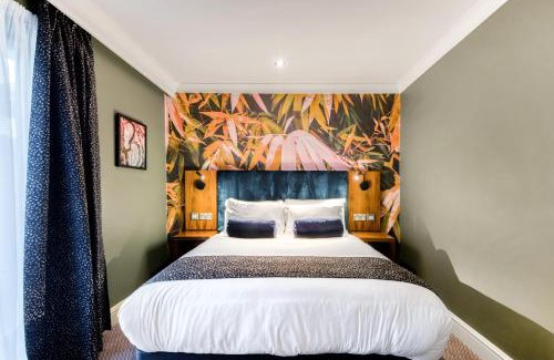 Godalming Hotel | Relax at Inn on the Lake with Family-Friendly Amenities