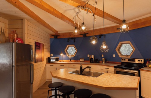 Whitehorse Cabin | Relax at Inn On The Lake: Family-Friendly with Dining