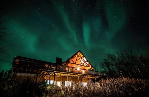 Marsh Lake Resort | Relax at Inn on the Lake - Whitehorse with Oceanfront Views
