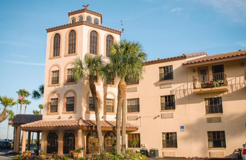 Sebring Hotel | Pet-Friendly Retreat at Inn on the Lakes with Pool Access