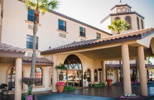 Sebring Hotel | Pet-Friendly Retreat at Inn on the Lakes with Pool Access