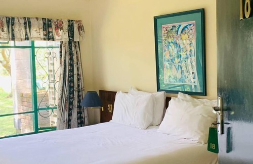 Mutare Hotel | Experience Comfort at Inn on the Vumba Hotel with Pool