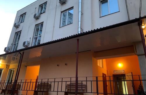 Svyatoshyns'kyi District Hotel | Comfortable Stay at Inn on Zhytomyrska with Breakfast & Hot Tub