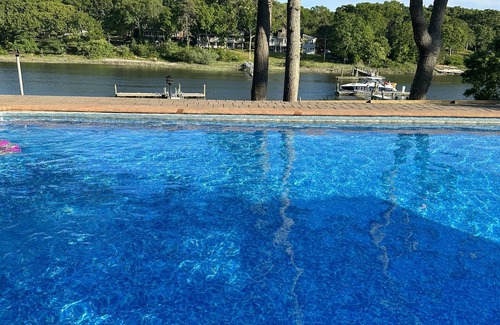 Mattituck House | Idyllic Inn The Vineyard: Secluded Waterfront Escape