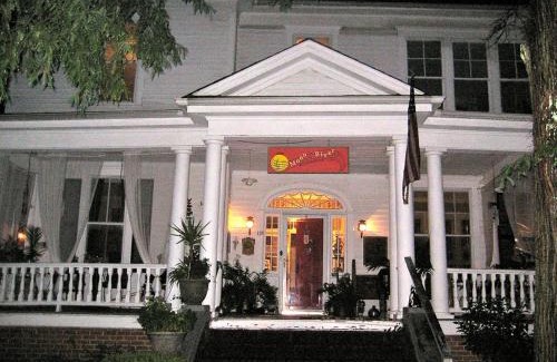 Chester Bed & Breakfast | Guest Rated 10/10 at Inn Upon Moon River Plantation