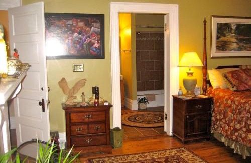 Chester Bed & Breakfast | Guest Rated 10/10 at Inn Upon Moon River Plantation