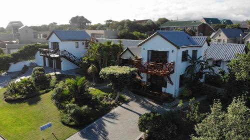 Wilderness Beach House | Discover Inn2Wilderness Guesthouse with Oceanfront Amenities
