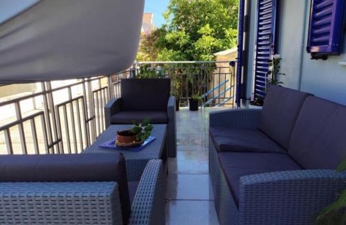 Lixouri Apartment | Inna's Summer House: Oceanfront Retreat with Top Guest Ratings