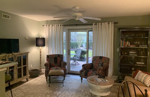 Snug Harbor Condo | Premier Inner Banks Condo with Golf Course & Pool Access