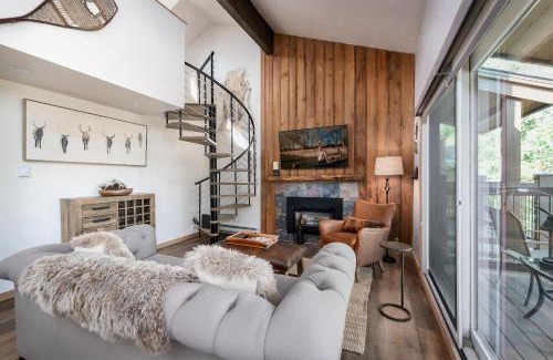 Warrior's Mark House | Relaxing Inner Circle 15 Condo with Pool & Hot Tub Access
