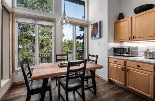Warrior's Mark House | Relaxing Inner Circle 15 Condo with Pool & Hot Tub Access