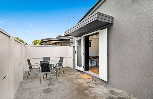 Toowoomba Apartment | Stylish Inner City Two-Bedroom Apartment with Spa & Hot Tub