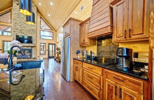 Pickens Cabin | Tranquil INNER PEACE Cabin with Hot Tub & Oceanfront Views