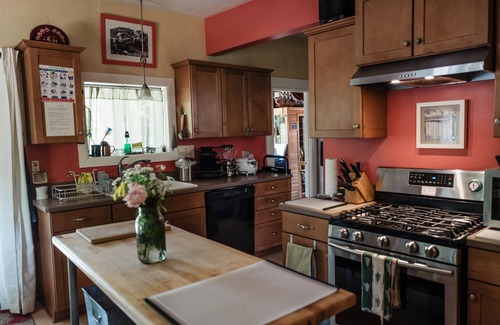 Richmond House | Cozy Craftsman Home in Inner Southeast Portland with Hot Tub